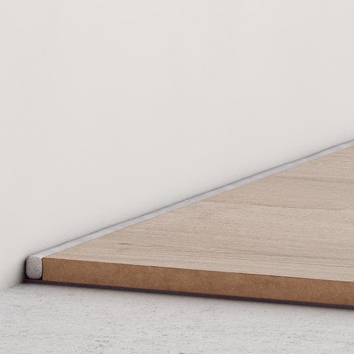 Foamstrip schuimstrip in de uitzettingsvoeg tussen laminaat en muur
