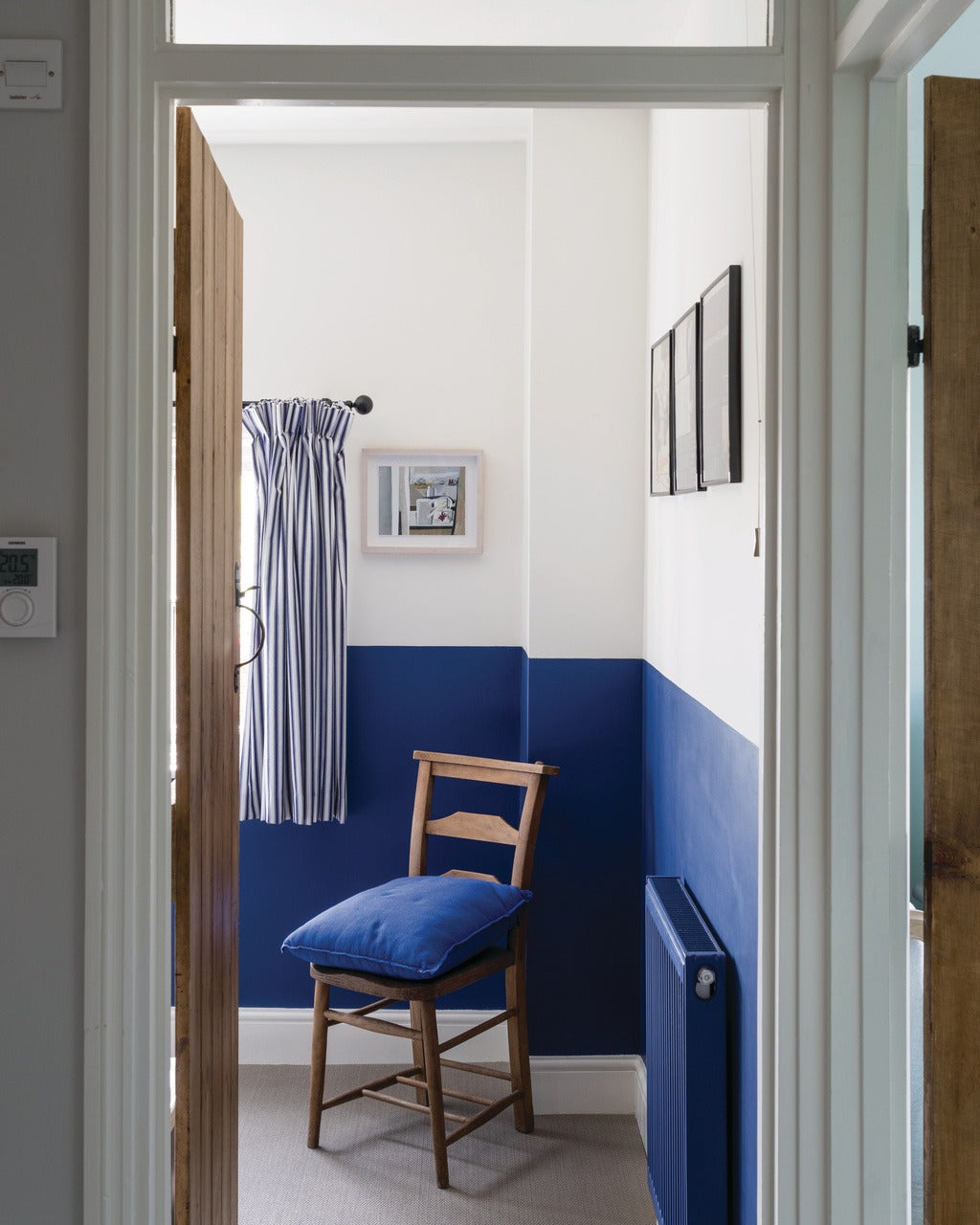 Farrow & Ball All White (2005) Tester in een interieur