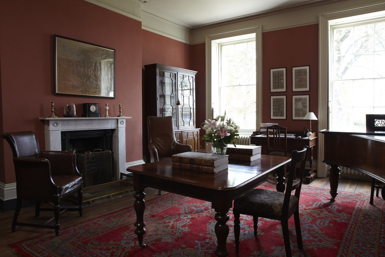 Farrow & Ball Book Room Red® (50) in een interieur