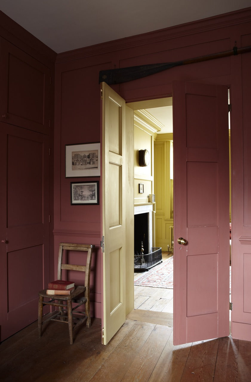 Farrow & Ball Book Room Red® (50) in een interieur