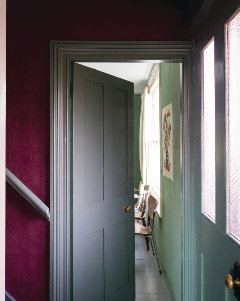 Farrow & Ball Brinjal (222) Tester in een interieur