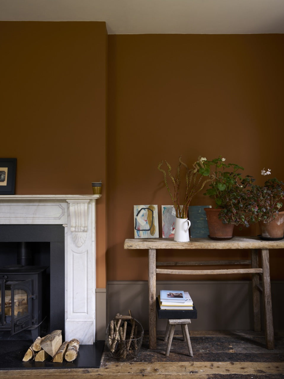 Farrow & Ball Broccoli Brown (198) Tester in een interieur