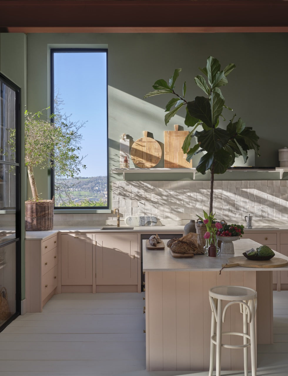 Farrow & Ball Card Room Green® (79) Tester in een interieur