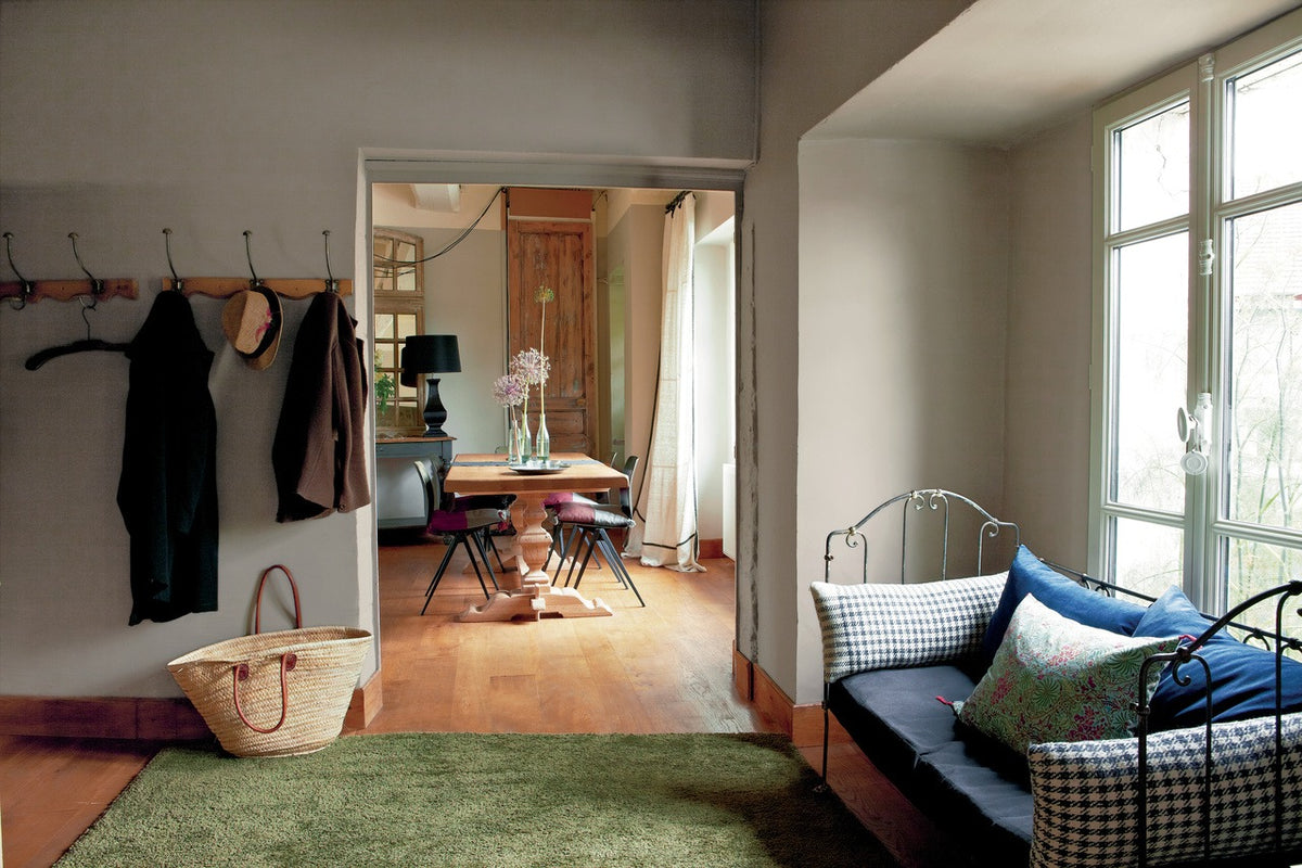 Farrow & Ball Charleston Gray (243) Tester in een interieur