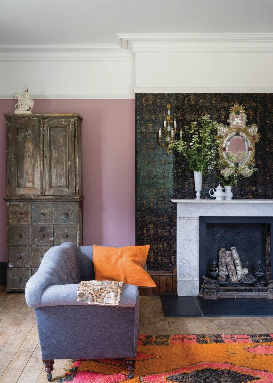 Farrow & Ball Cinder Rose (246) Tester in een interieur