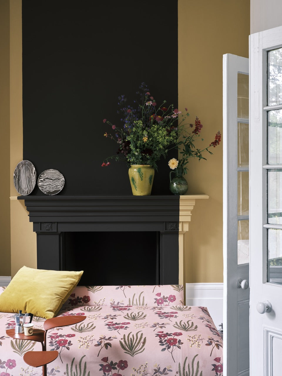 Farrow & Ball Clunch (2009) in een interieur