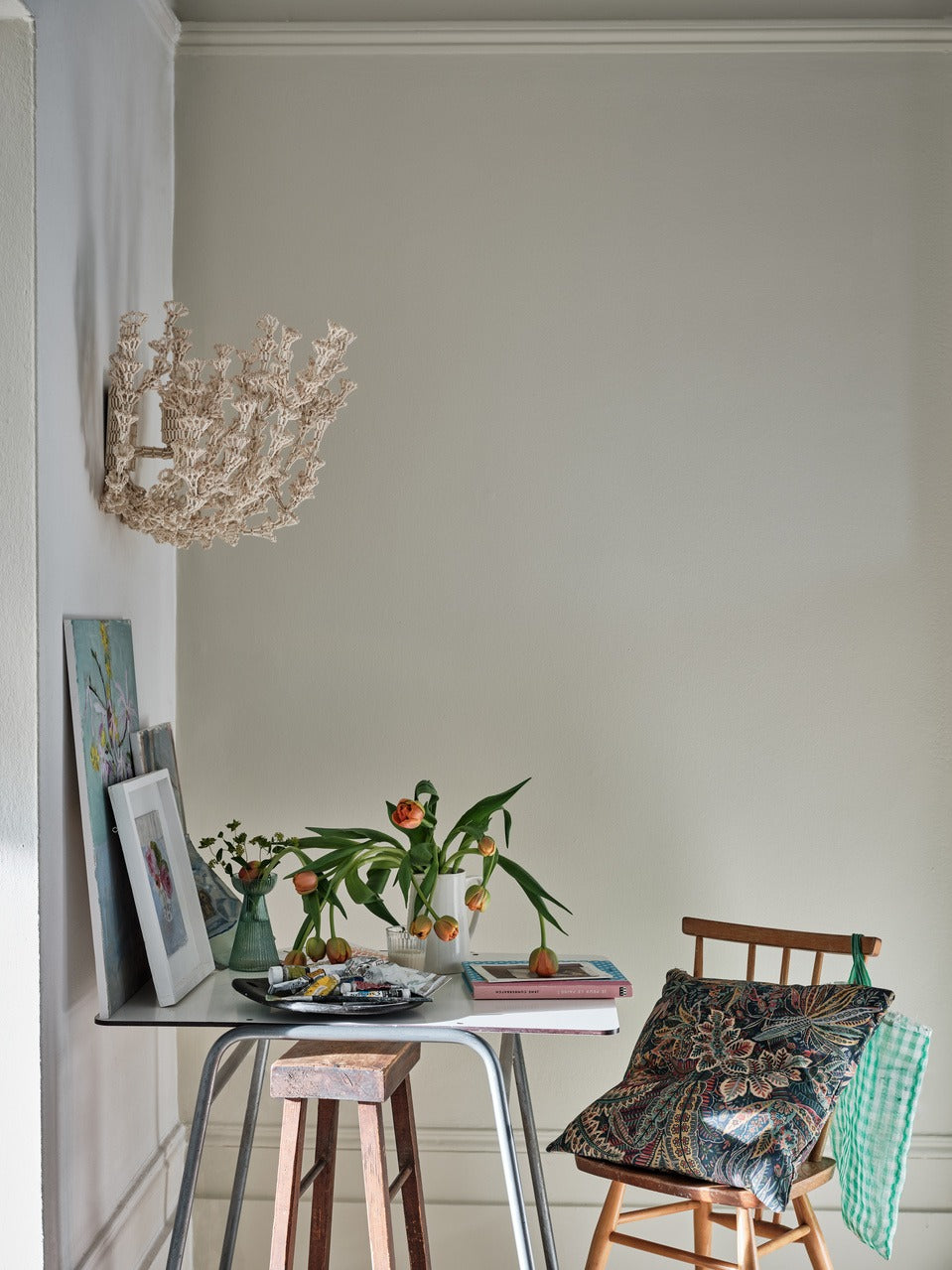 Farrow & Ball Clunch (2009) in een interieur