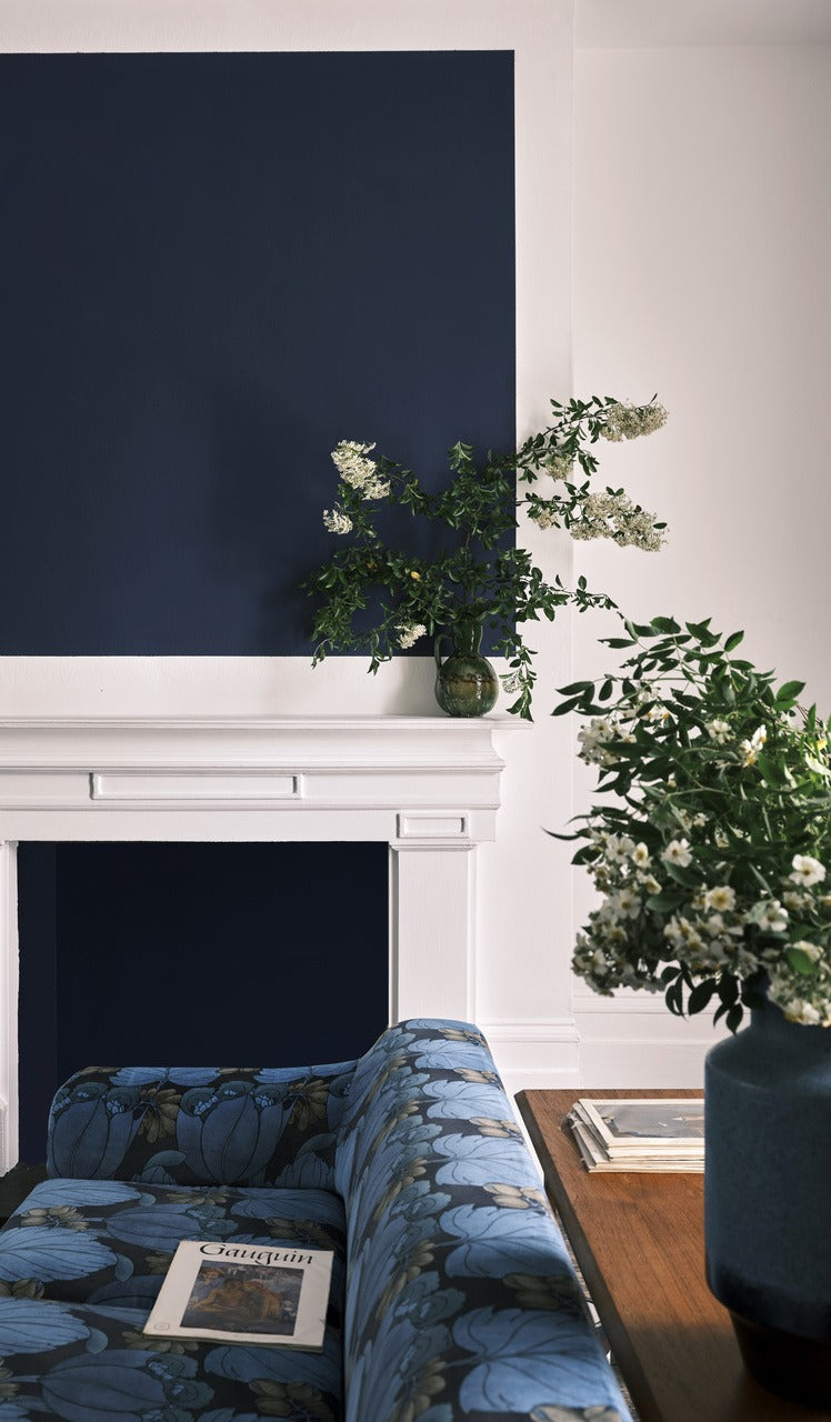 Farrow & Ball Serge (9919) in een interieur