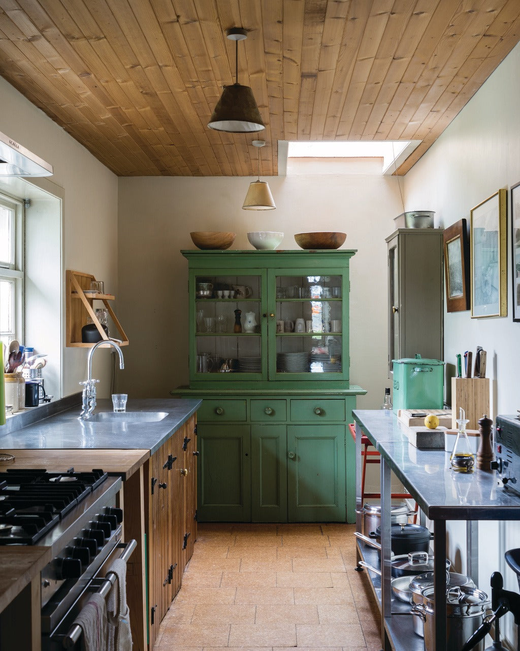 Farrow & Ball Cooking Apple Green® (32) Tester in een interieur