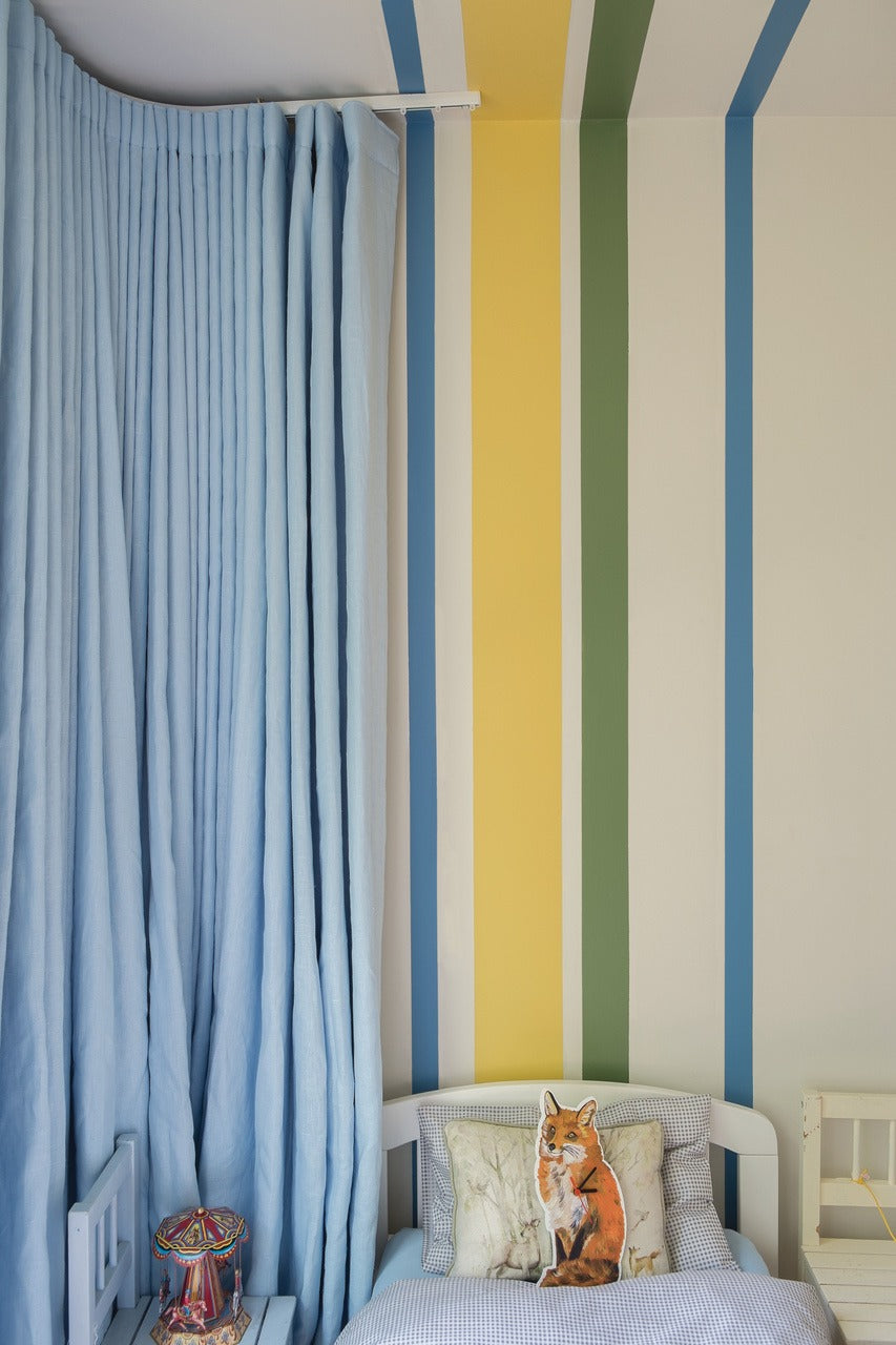 Farrow & Ball Cornforth White® (228) Tester in een interieur