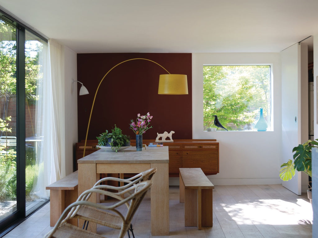 Farrow & Ball Deep Reddish Brown (W101) in een interieur