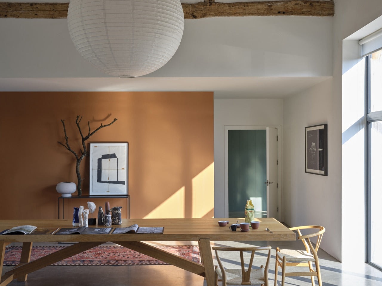 Farrow & Ball Douter (318) in een interieur