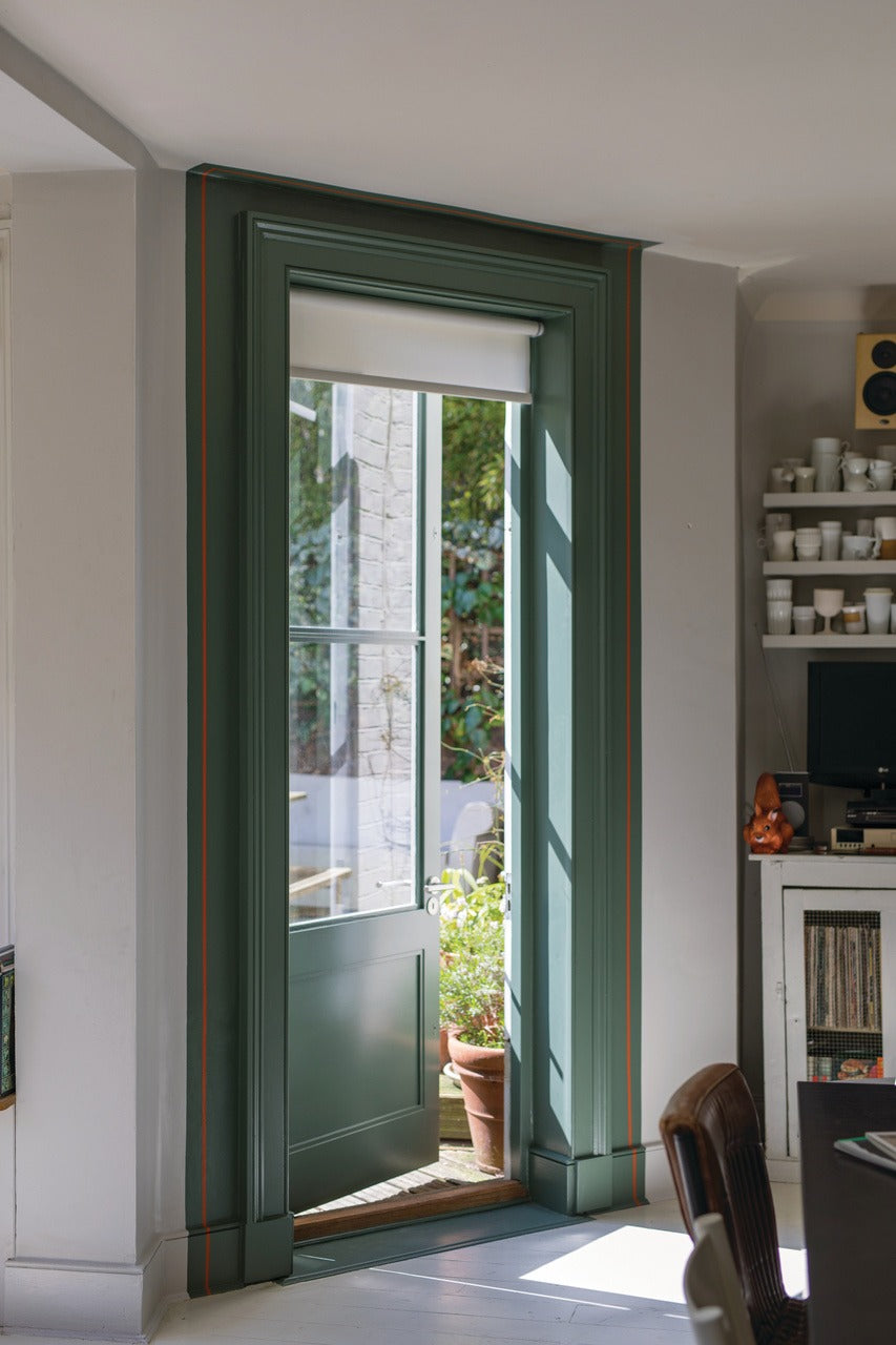 Farrow & Ball Green Smoke® (47) Tester in een interieur