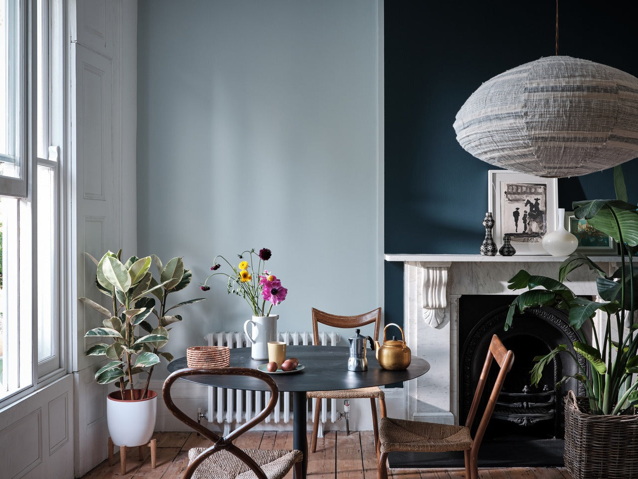 Farrow & Ball Hague Blue (30) Tester in een interieur