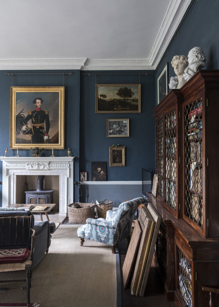 Farrow & Ball Hague Blue (30) in een interieur
