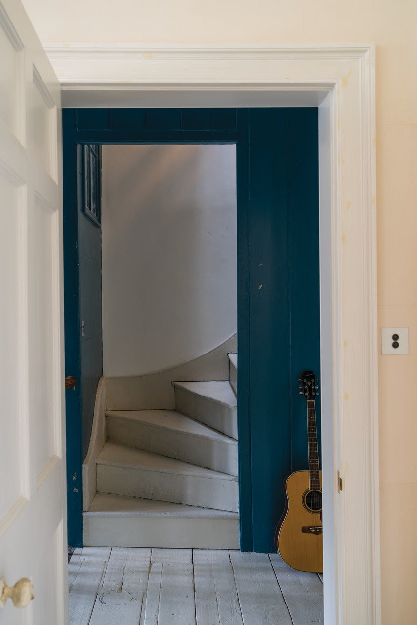 Farrow & Ball Inchyra Blue (289) Tester in een interieur