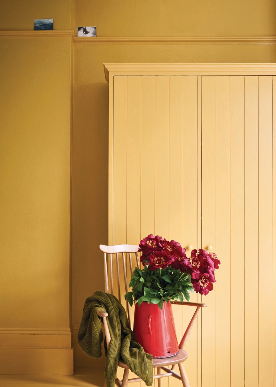 Farrow & Ball India Yellow (66) Tester in een interieur