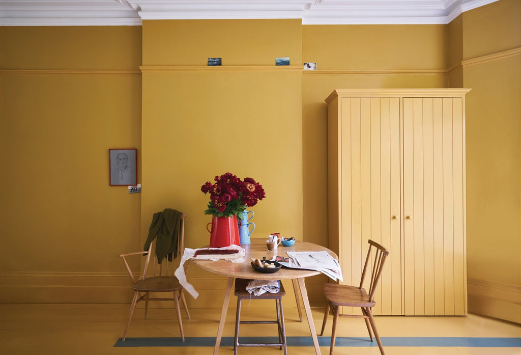Farrow & Ball India Yellow (66) Tester in een interieur