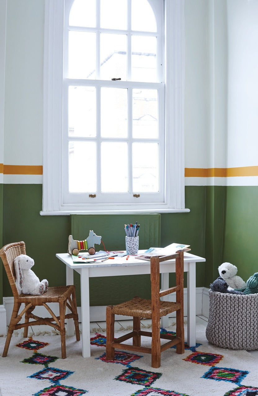 Farrow & Ball James White (2010) in een interieur