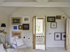 Farrow & Ball James White (2010) Tester in een interieur
