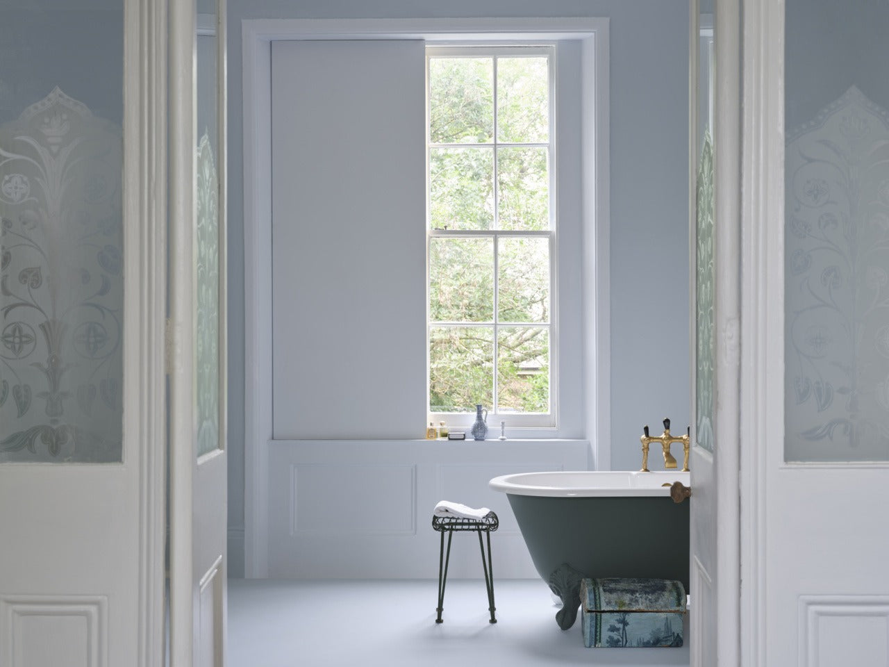 Farrow & Ball Kakelugn (317) in een interieur