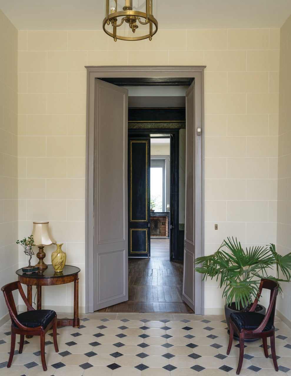 Farrow & Ball Lamp Room Gray® (88) in een interieur