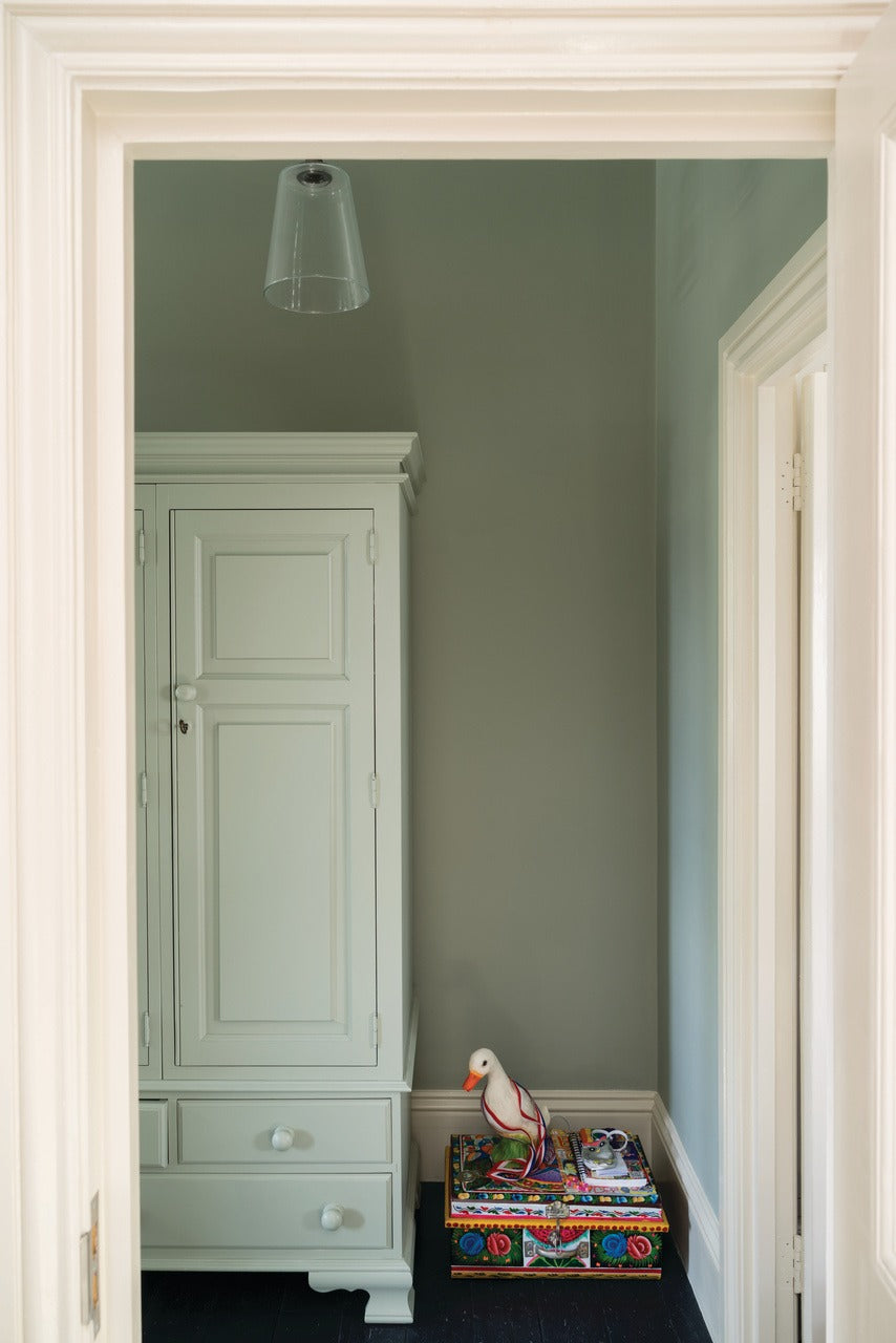 Farrow & Ball Light Gray (17) in een interieur