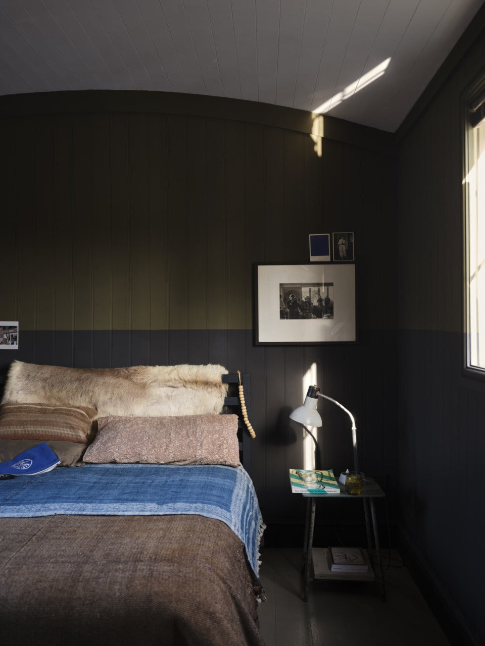 Farrow & Ball Broccoli Brown (198) in een interieur