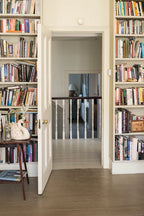 Farrow & Ball Old White (4) Tester in een interieur