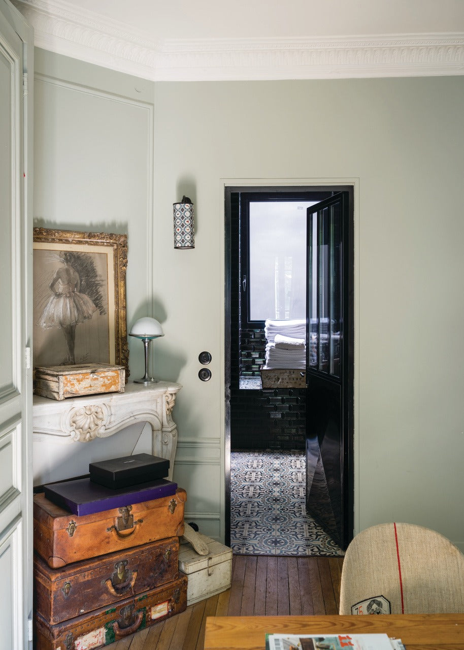 Farrow & Ball Off-Black (57) Tester in een interieur