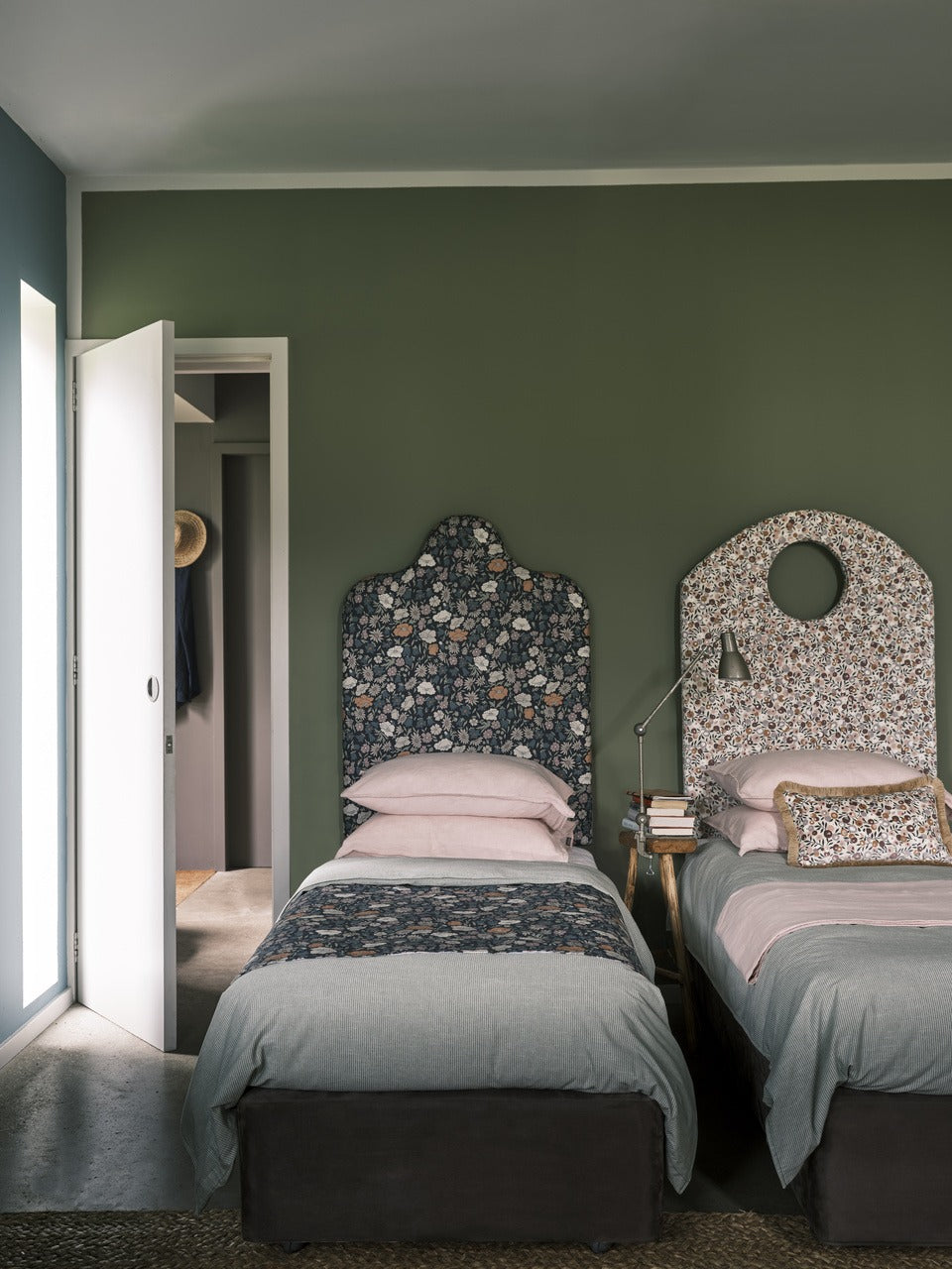 Farrow & Ball Olive (13) in een interieur