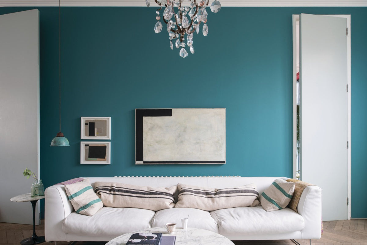 Farrow & Ball Pale Powder (204) Tester in een interieur