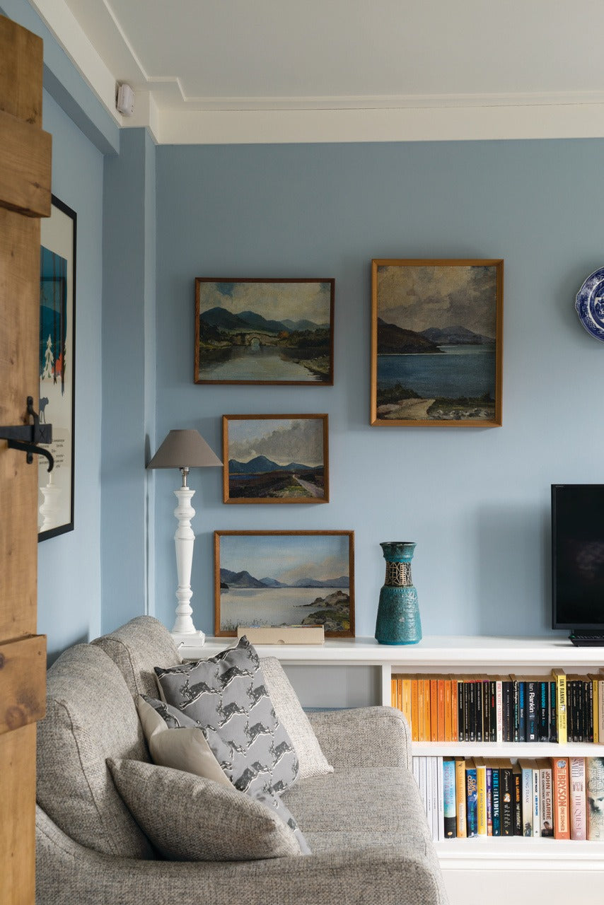 Farrow & Ball Parma Gray (27) Tester in een interieur