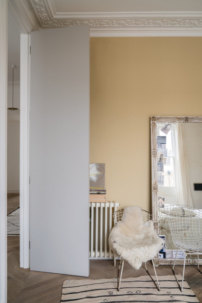 Farrow & Ball Pavilion Gray (242) Tester in een interieur