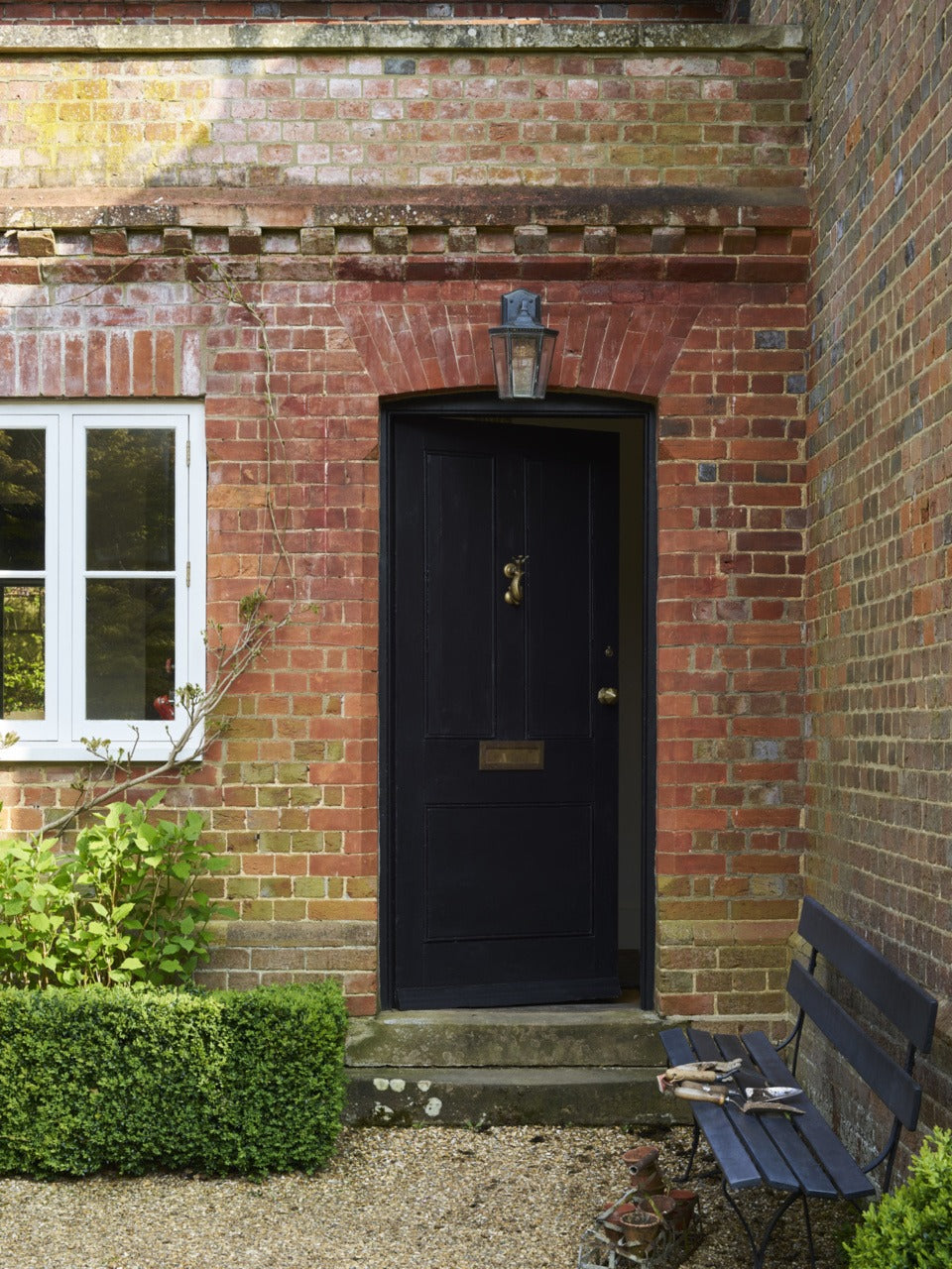 Farrow & Ball Pitch Black (256) Tester in een interieur