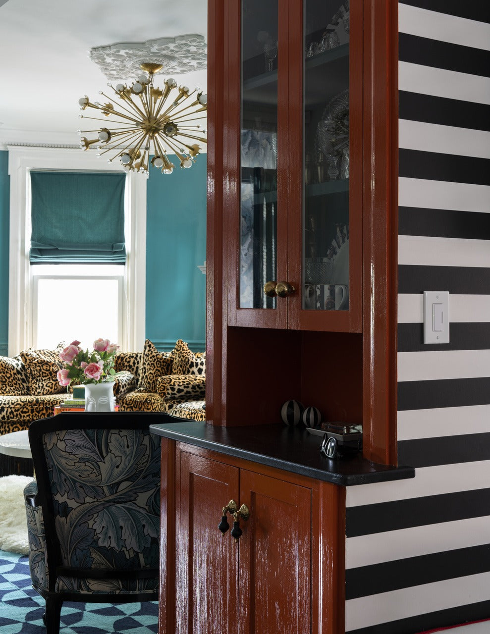 Farrow & Ball Pitch Black (256) in een interieur