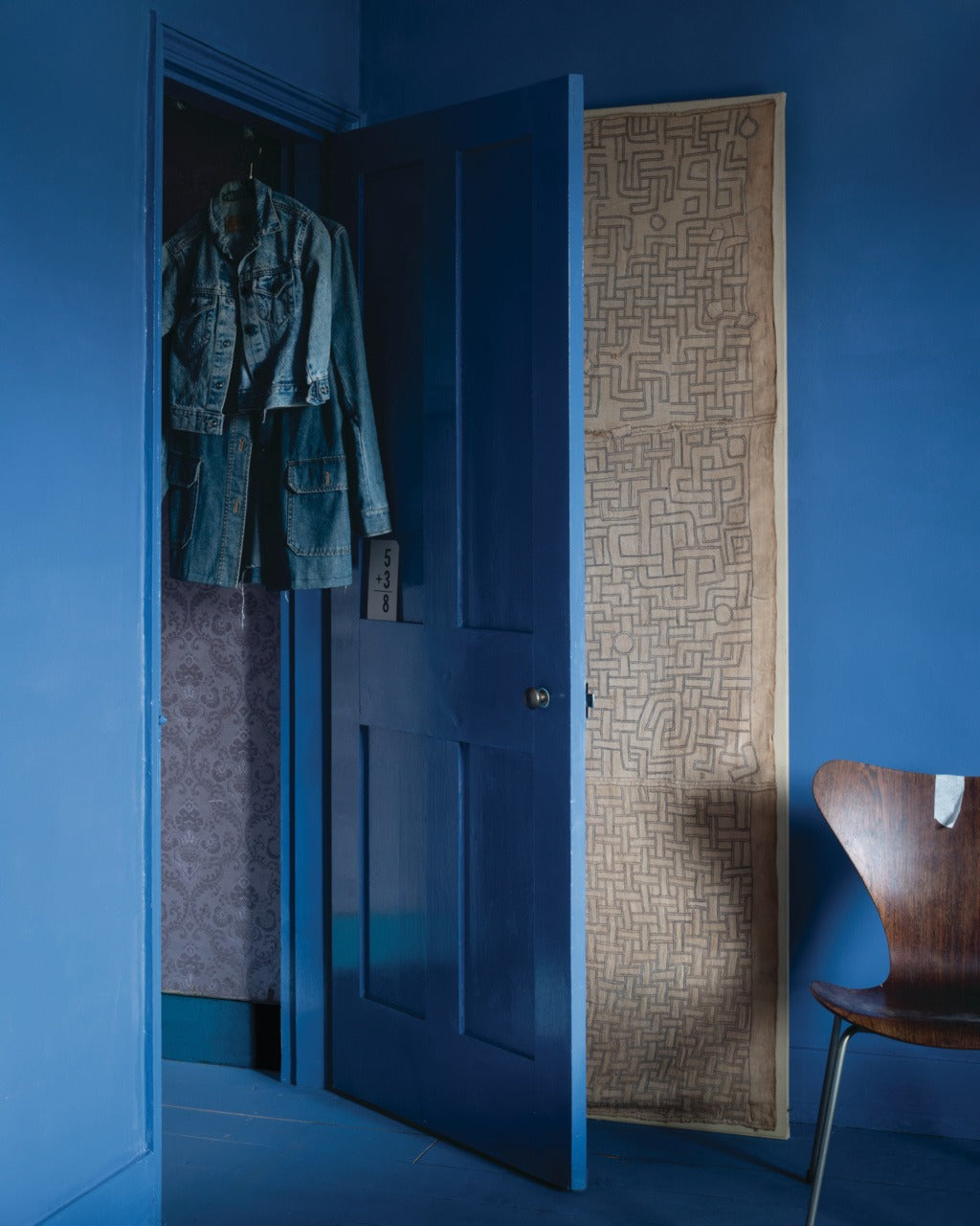 Farrow & Ball Pitch Blue (220) in een interieur