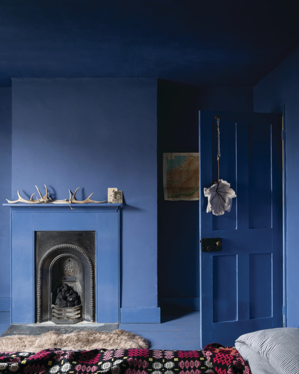 Farrow & Ball Pitch Blue (220) in een interieur