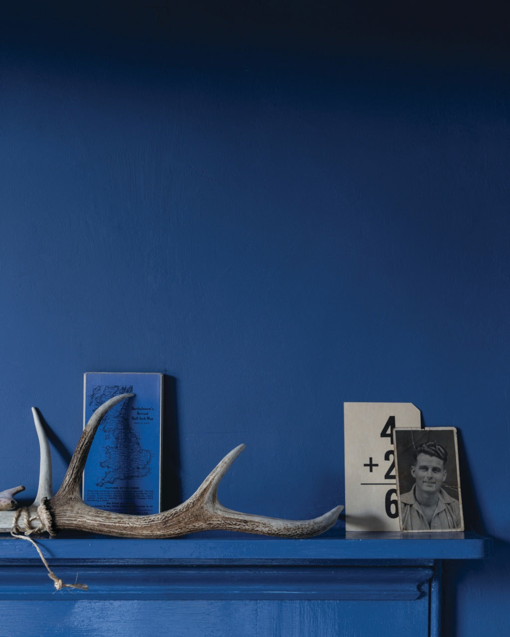 Farrow & Ball Pitch Blue (220) in een interieur