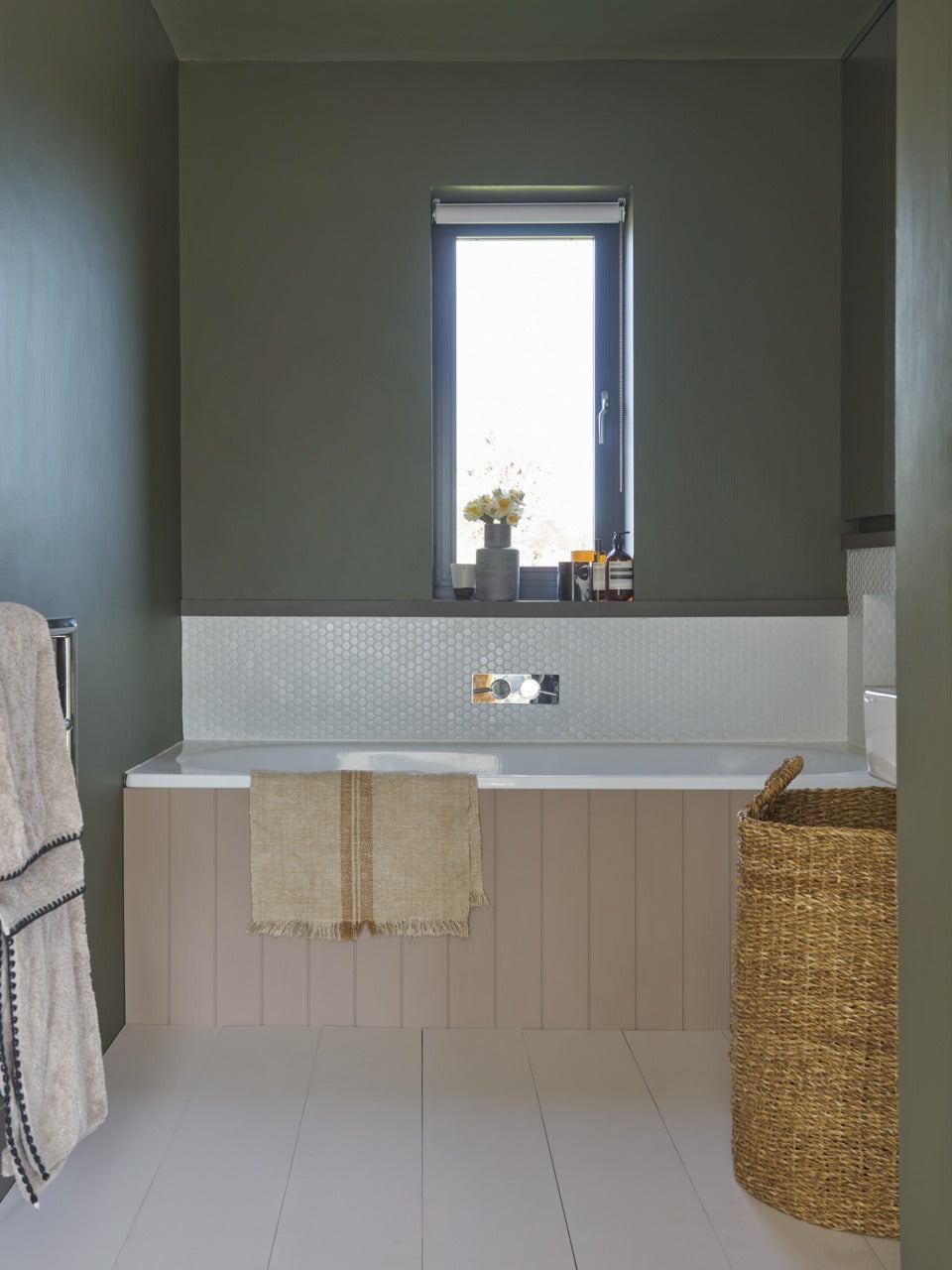 Farrow & Ball Reduced Green (313) Tester in een interieur