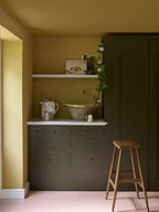 Farrow & Ball Reduced Green (313) Tester in een interieur