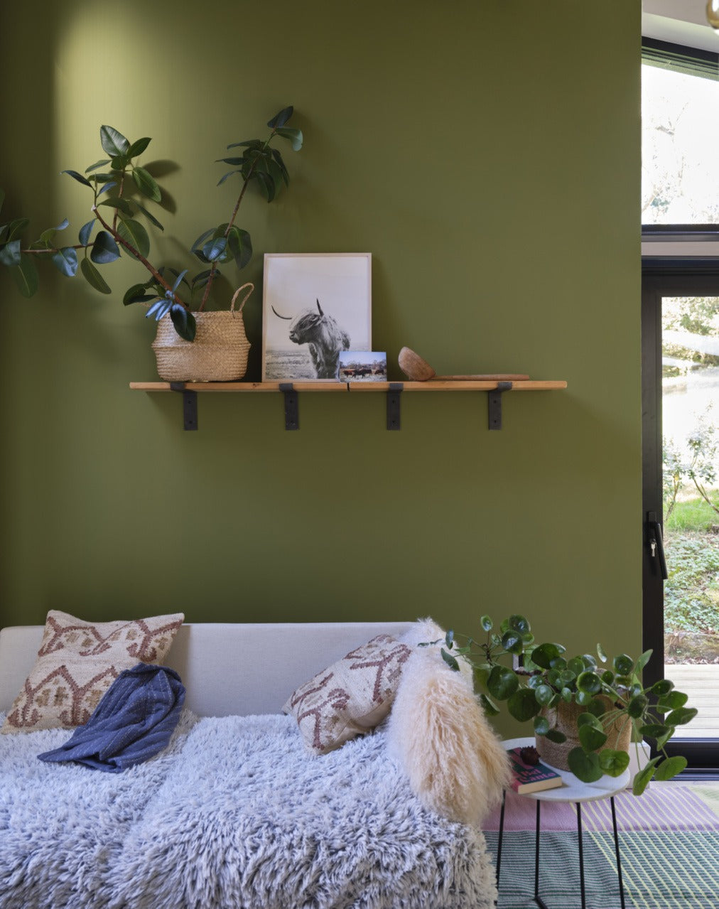 Farrow & Ball Sap Green (199) in een interieur