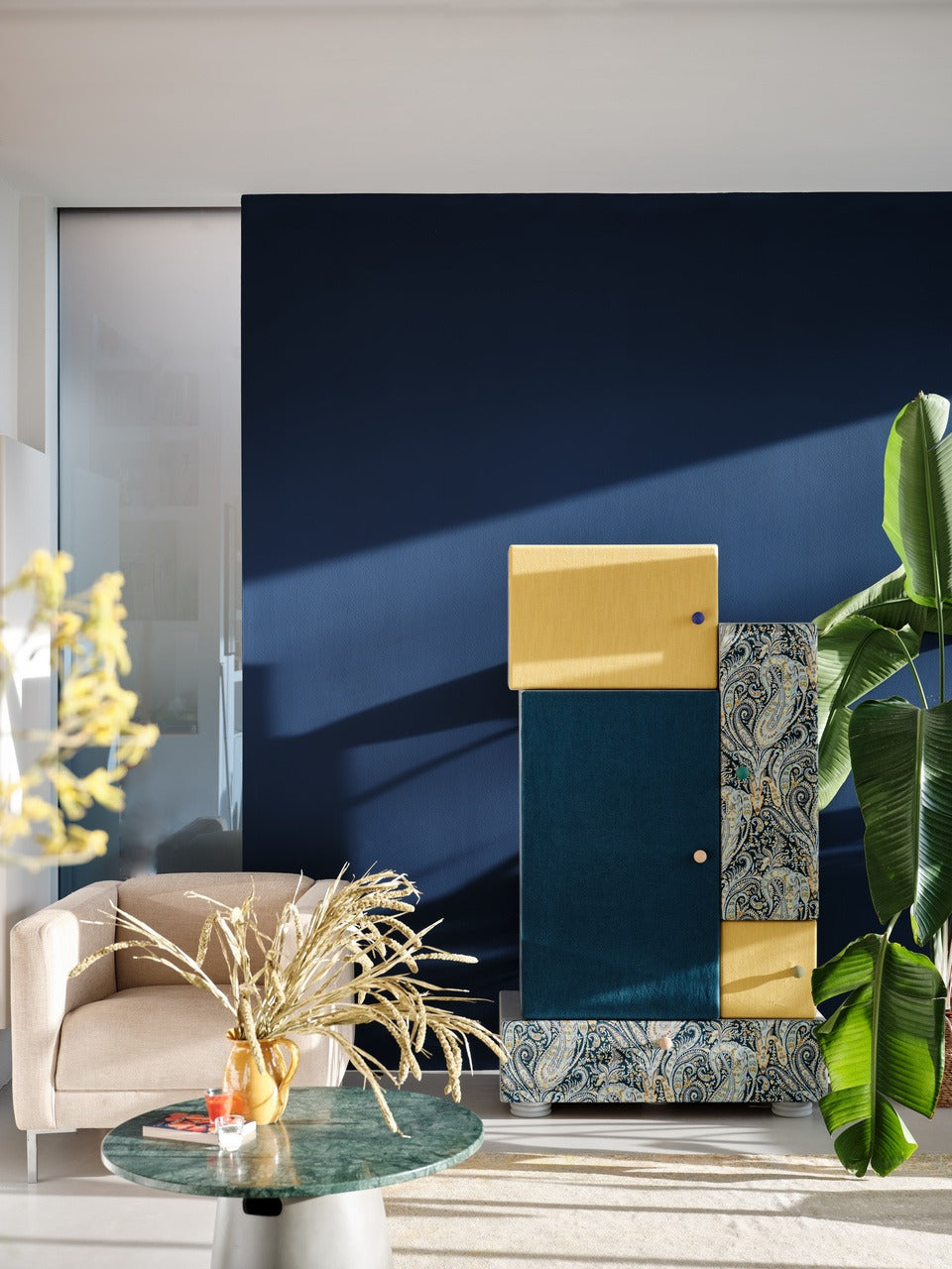 Farrow & Ball Serge (9919) in een interieur