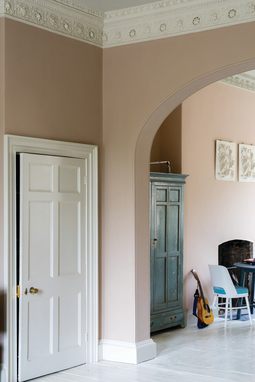 Farrow & Ball Dimity (2008) Tester in een interieur