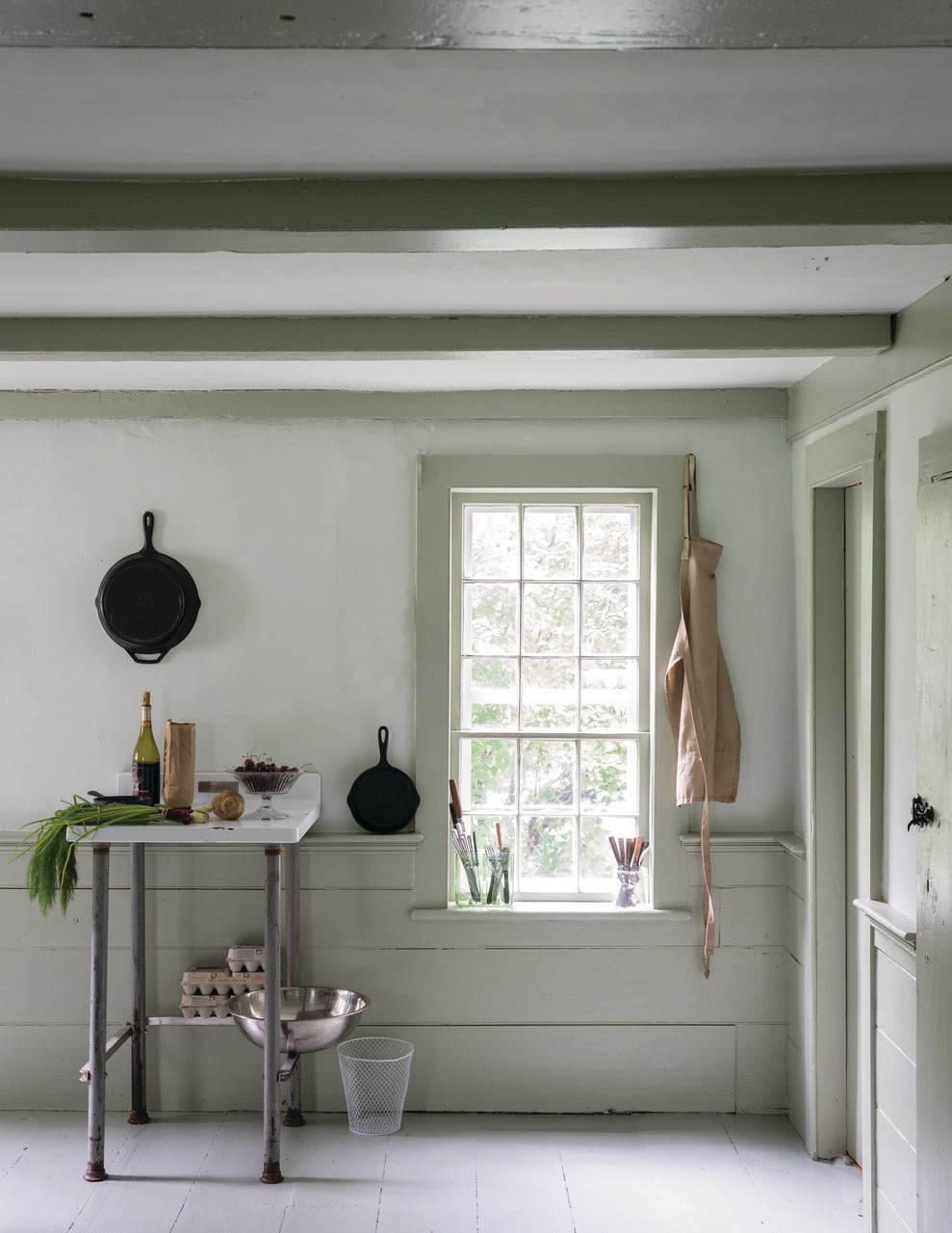 Farrow & Ball Shadow White (282) Tester in een interieur