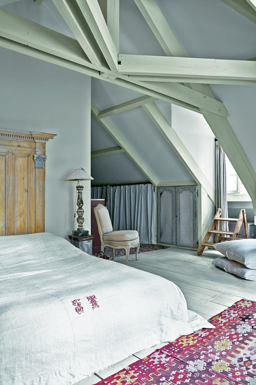 Farrow & Ball Skimming Stone (241) in een interieur