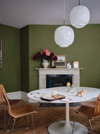 Farrow & Ball Snow White (W1) in een interieur