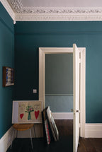 Farrow & Ball Stiffkey Blue (281) Tester in een interieur