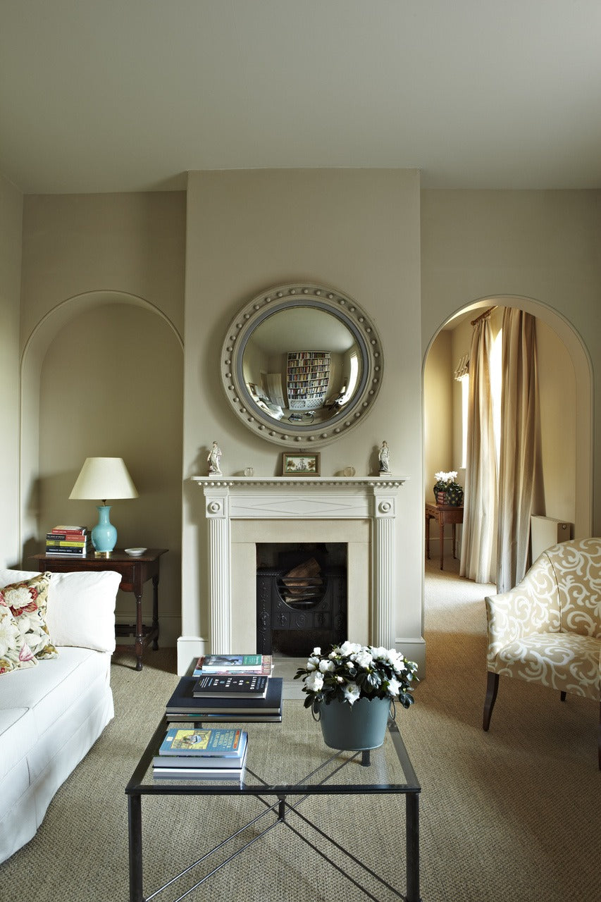 Farrow & Ball Stony Ground (211) Tester in een interieur