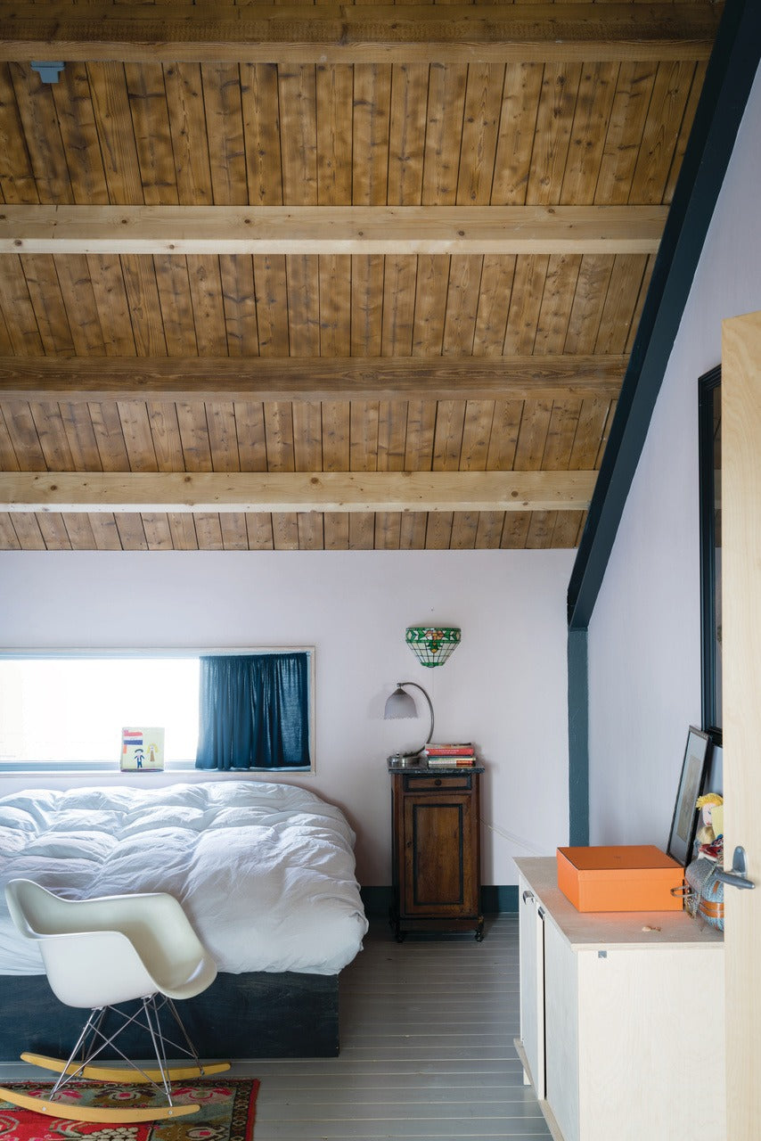 Farrow & Ball Strong White (2001) in een interieur